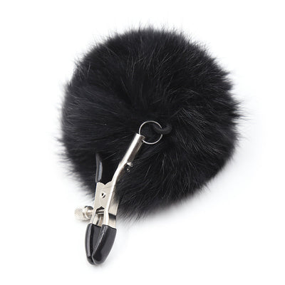 Faux Fur Ball Nipple Clamps in Schwarz