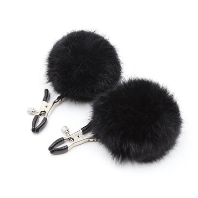 Faux Fur Ball Nipple Clamps in Schwarz